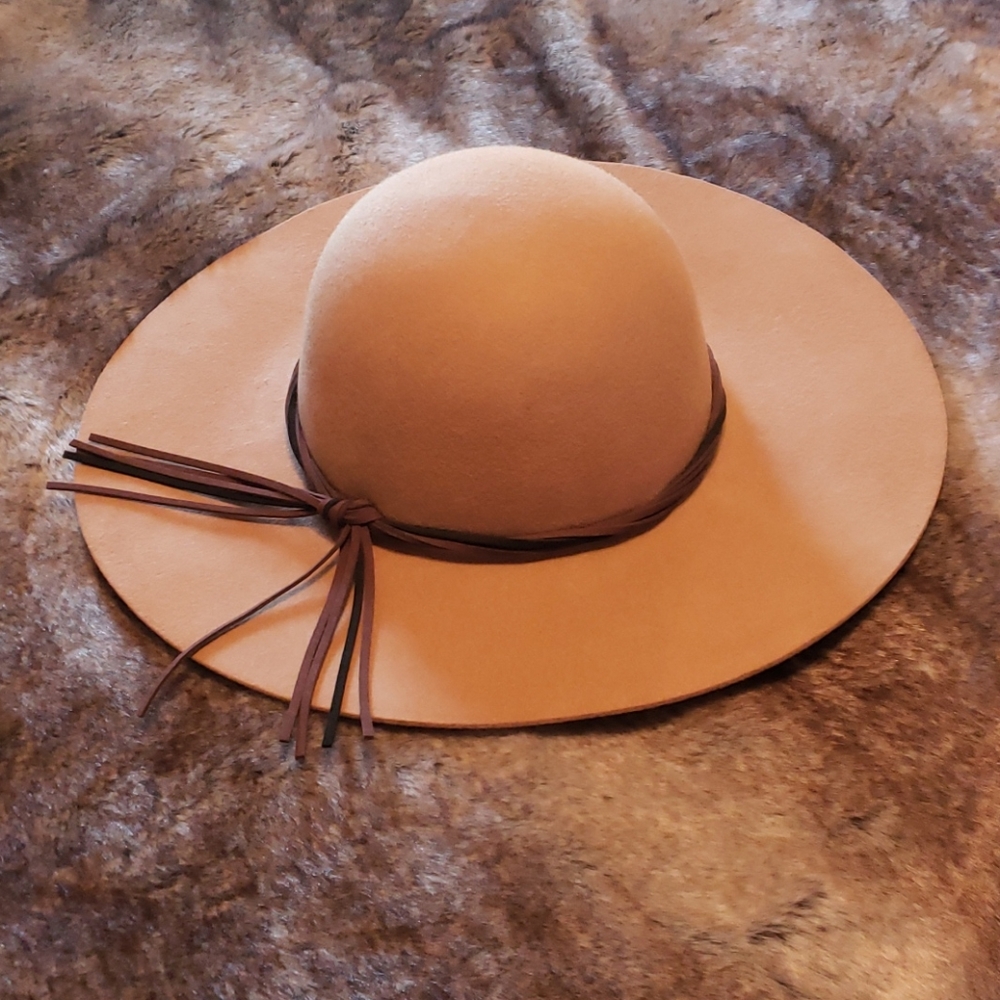 Floppy wool hat